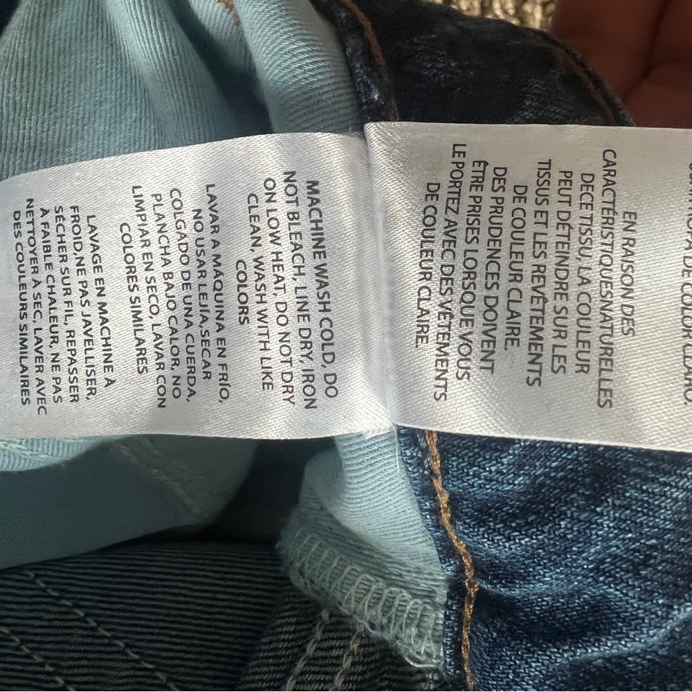 Reformation Charlee Low Rise Straight Leg Short Jeans In Blue Maggiore. Size 30S - Picture 14 of 15